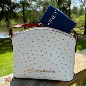 Dooney & Bourke Cross Body Purse ☀️❤️